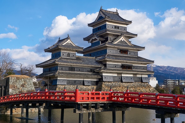 The central building at Matsumoto Castle with a red footbridge in front of it