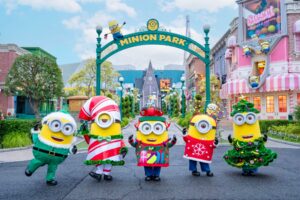 Characters at No Limit! Christmas at Universal Studios Japan