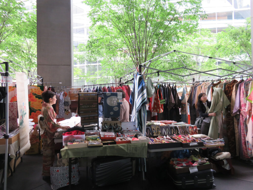 kimono stall at Oedo Antique Market