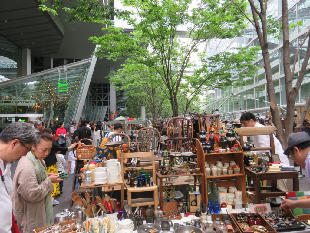 stalls at Oedo Antique Market