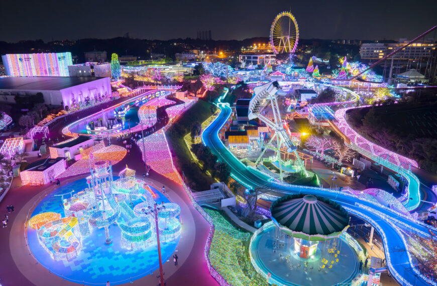 View of Yomiuriland Jewellumination from above at night