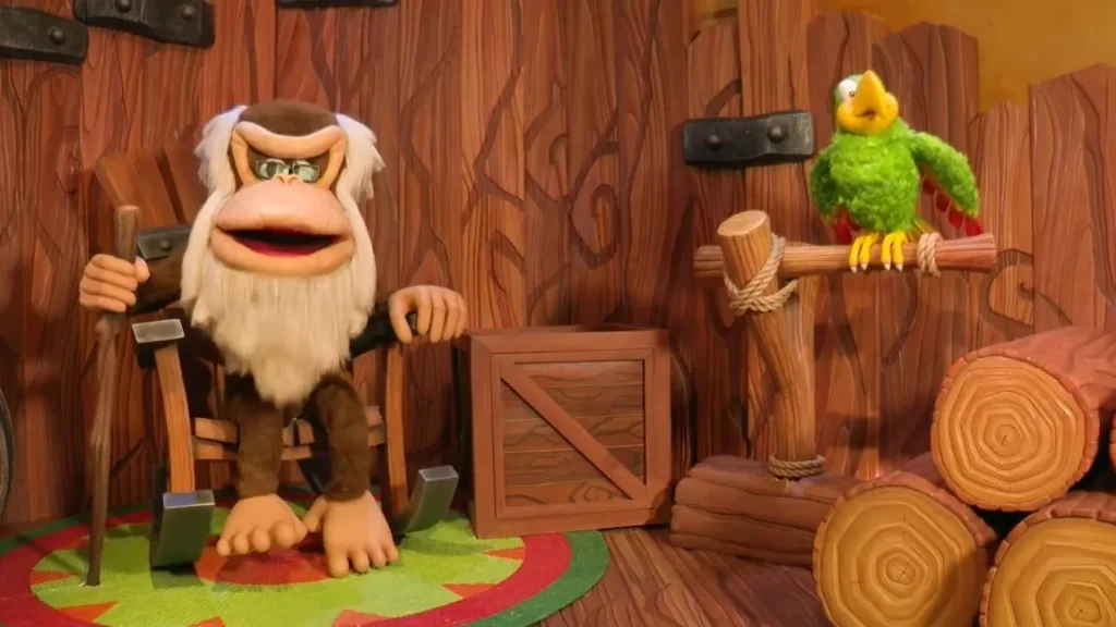 Animatronics of Cranky Kong and Squawks the Parrot at Donkey Kong Country, USJ.