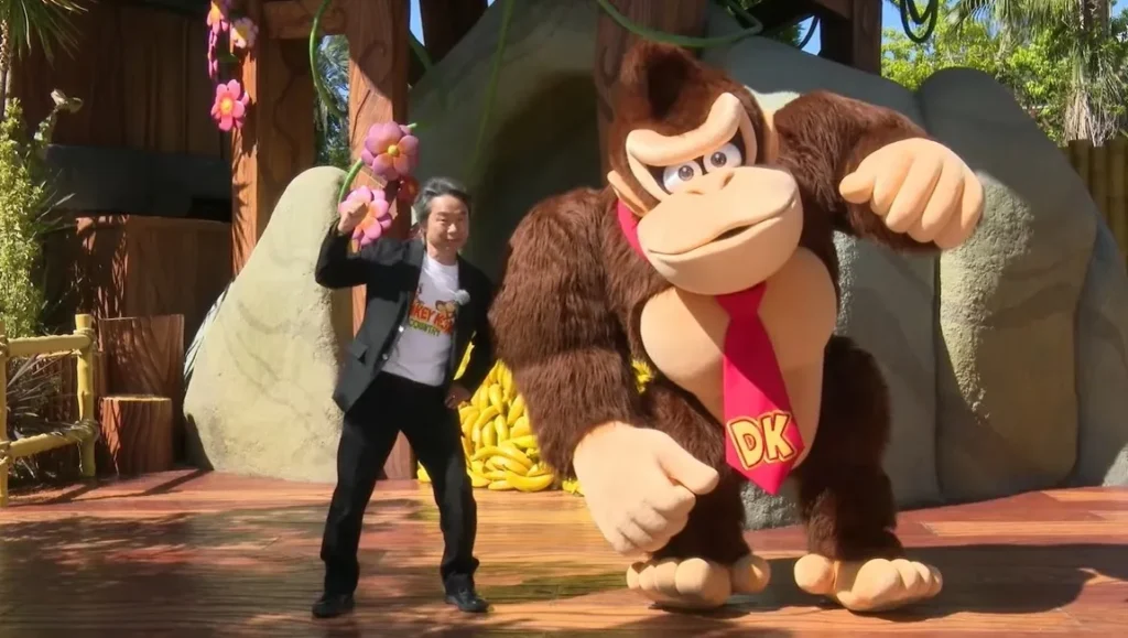 Shigeru Miyamoto and Donkey Kong at Donkey Kong Country, USJ.