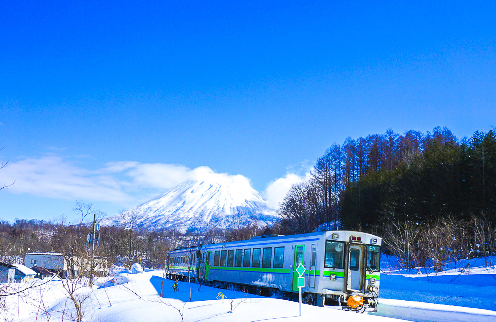 JR Hokkaido train in Niseko