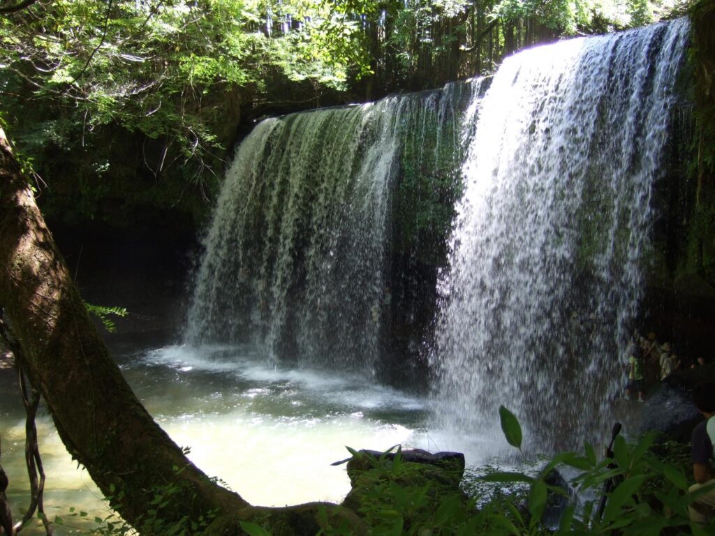 Nabegataki Falls