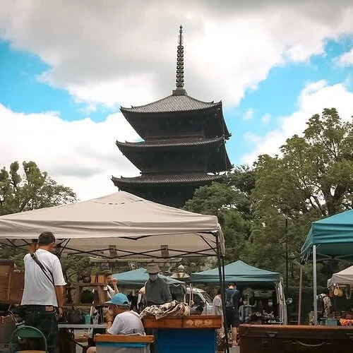 Tōji Temple Antique and Handicraft Market