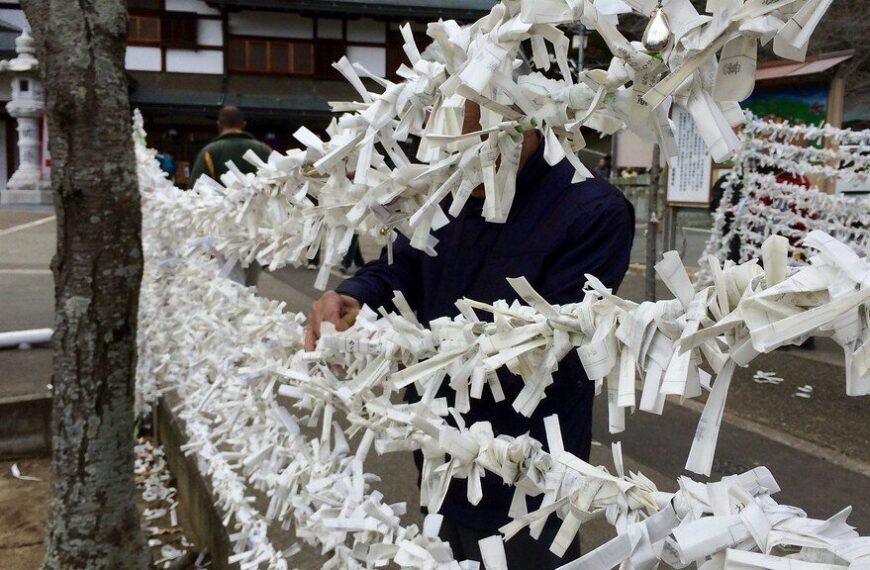 omikuji tied up 2 edited