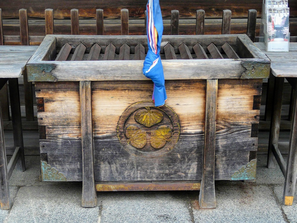 Shinto shrine offering box