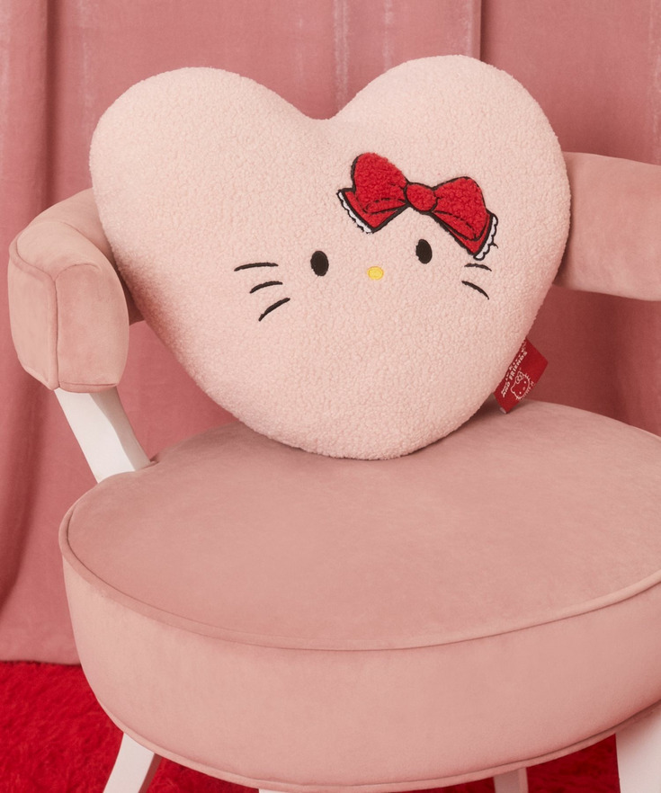 Hello Kitty Heart Cushion