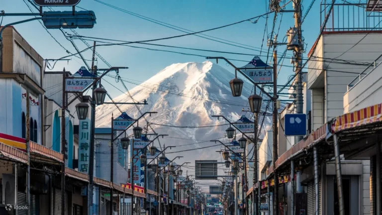 One-day trip to Mount Fuji in Japan | Arakurayama Sengen Park - Fujiyoshida "Honmachi Street" - Neba, the Gentle Village of West Lake - Oshino Hakkai | Departing from Shinjuku