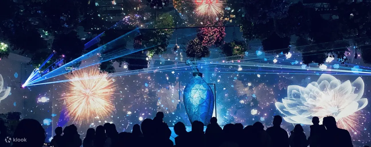 A Multi-Ending Show of Flowers and Digital Art A Multi-Ending Show of Flowers and Digital Art