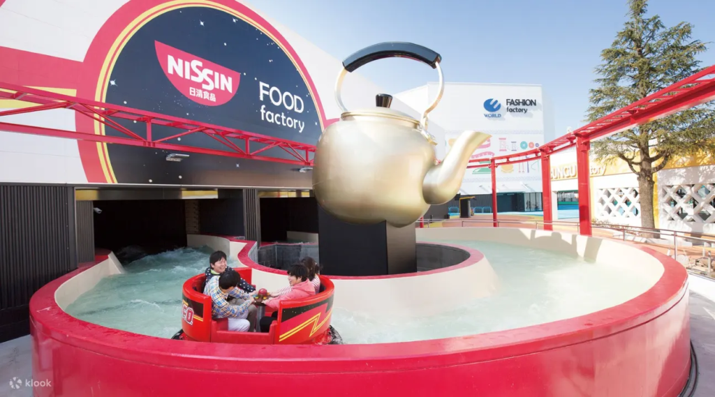 In the “Goodjoba!!” area, experience the journey of cup noodles on the “NISSIN Yakisoba U.F.O.” water ride!