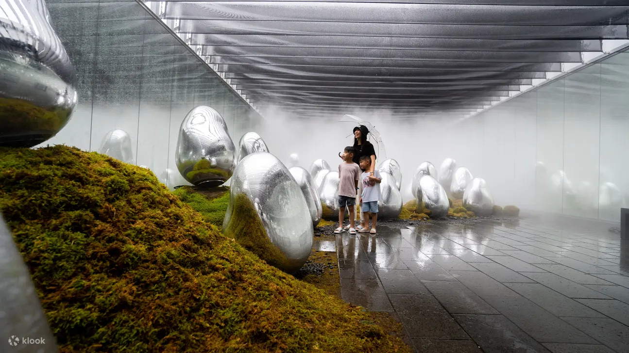 Check out the Garden Area and touch the giant acorns! Check out the Garden Area and touch the giant acorns!