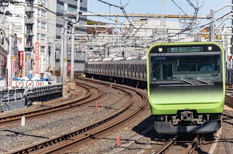 A train travelling on the JR Yamanote Line in Tokyo