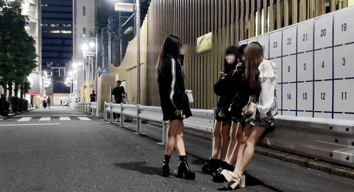 Women on streets around Okubo Park