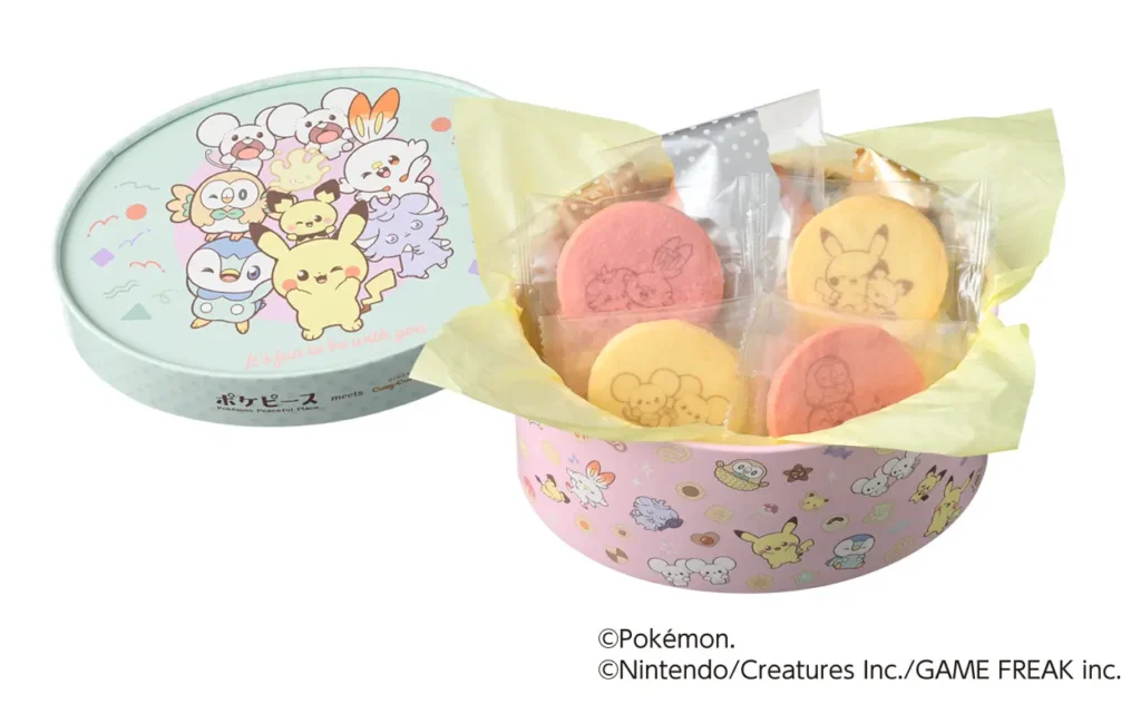 A round box alongside the biscuits and cookies it will contain