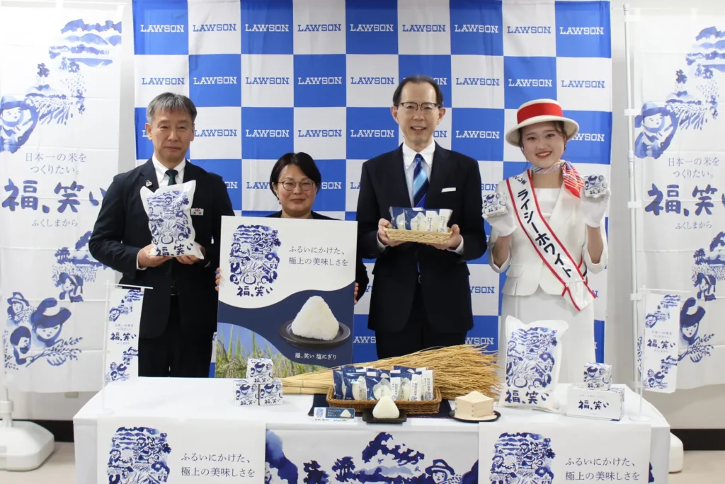 Key figures from Lawson and JA ZEN-NOH Fukushima celebrating the product launch alongside Fukushima Governor Uchibori.