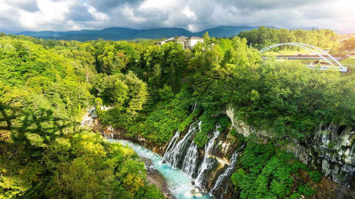 The shadow of the Shirogane Bridge can be seen to the left of the waterfall