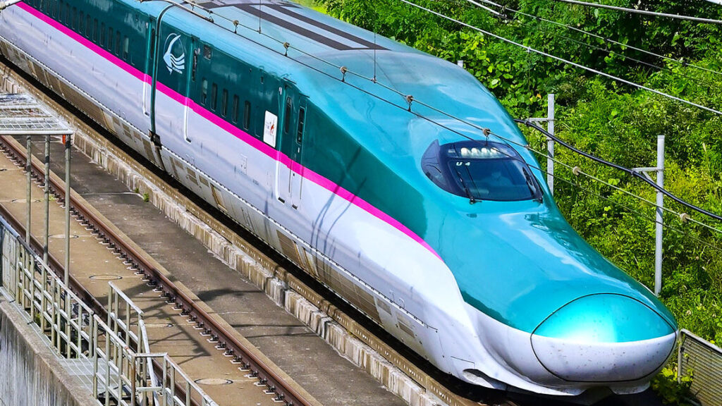 An image of an E5 shinkansen train An image of an E5 shinkansen train