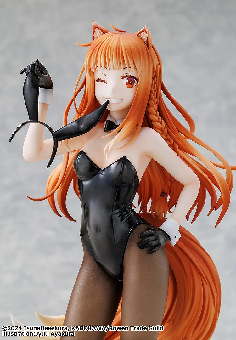 Holo Bunny Ver. Figure 7