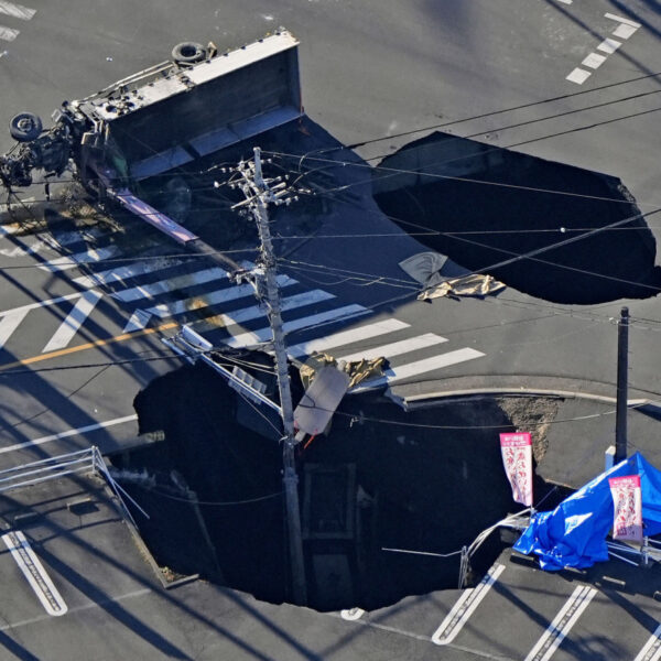 japan sinkhole 2