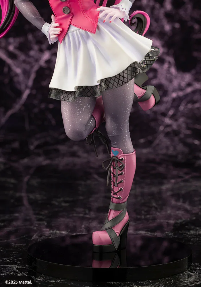 Draculaura Figure 10