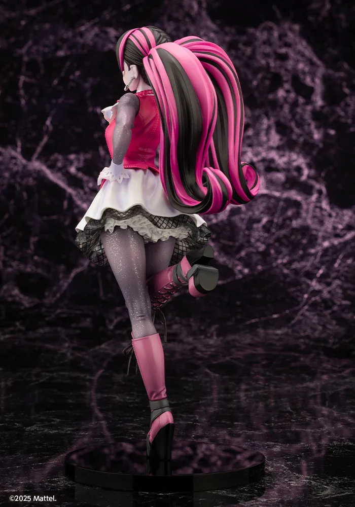 Draculaura Figure 4