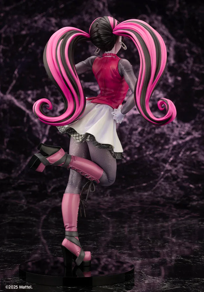 Draculaura Figure 6