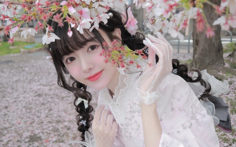 Elegant Kimono Rental in Tokyo: Hair & Makeup Included (Ookini Asakusa)