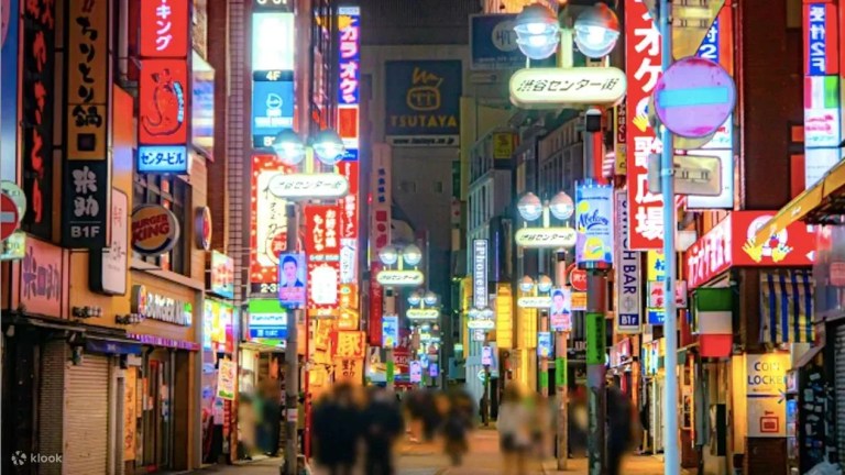 Shibuya Nights: Unforgettable Bar Hopping Adventure