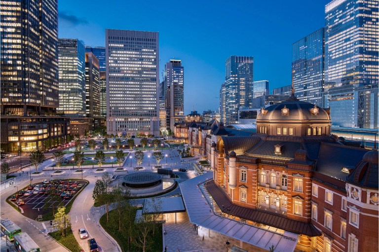 Tokyo Night Tour: Imperial Palace & City Views with a Station Layover