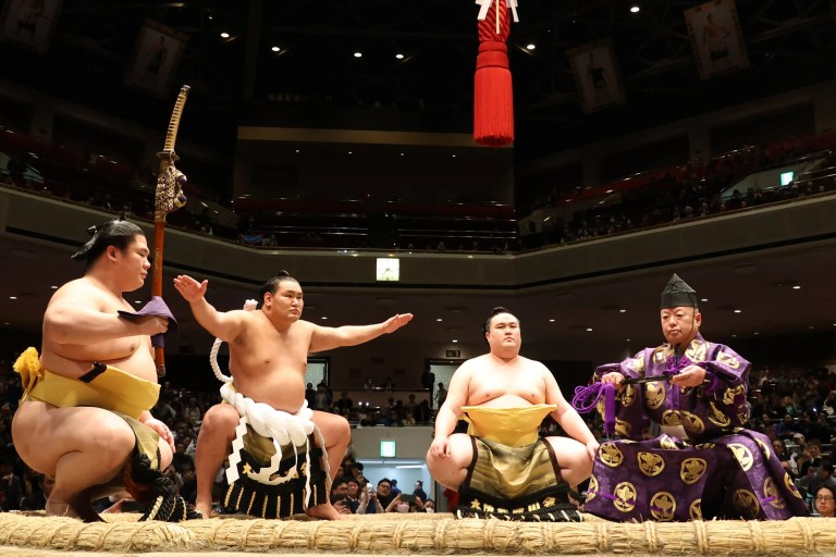 Experience the Thrill of Tokyo Sumo Wrestling: A Must-See Tournament Tour!