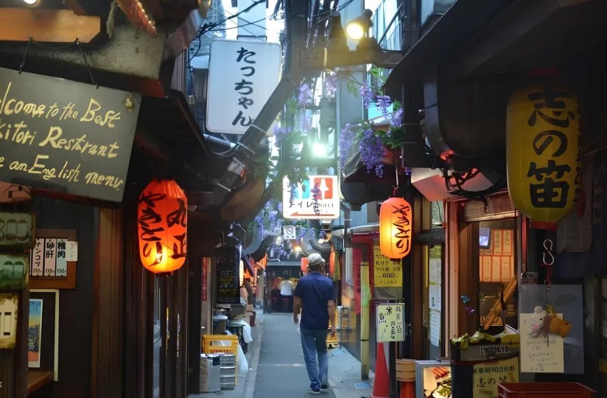 Shinjuku Golden Gai Food Tour: A Taste of Tokyo's Hidden Gems
