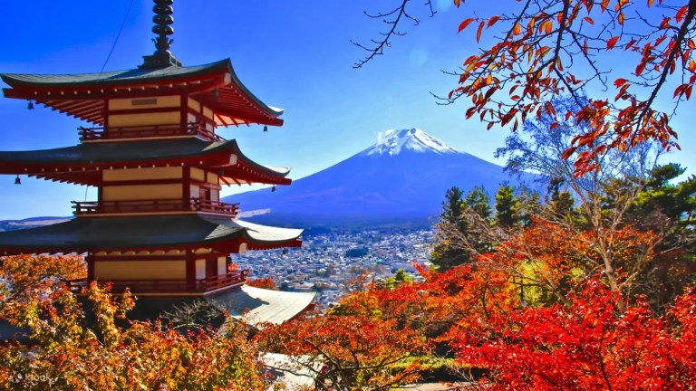 Mt. Fuji & Scenic Lakes Day Trip: Kawaguchi, Arakurayama & More!