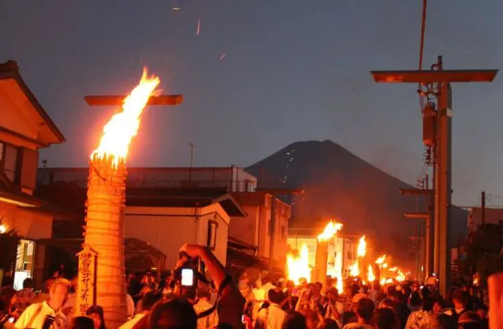 Mount Fuji Festival & Hot Springs: Day Trip from Shinjuku with Grape Picking!