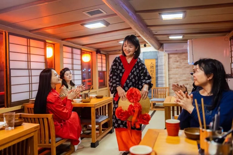 Dinner & Show on a Tokyo Bay Houseboat: An Unforgettable Experience