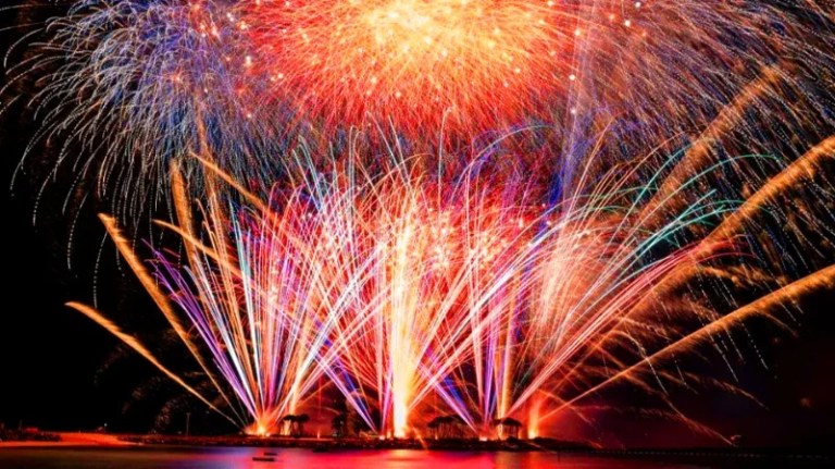 Explore Kamakura, Enoshima & Atami Fireworks: A Day Trip from Tokyo!