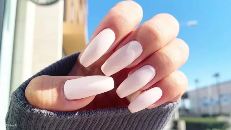 RounGe SHIBUYA: Trendy Nail Salon in the Heart of Tokyo