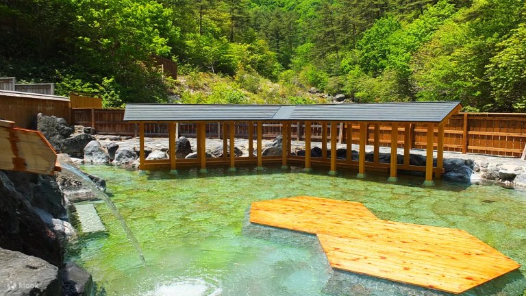 Tokyo to Kusatsu Onsen & Karuizawa: 2-Day Tour with Volcano Secrets & Shopping