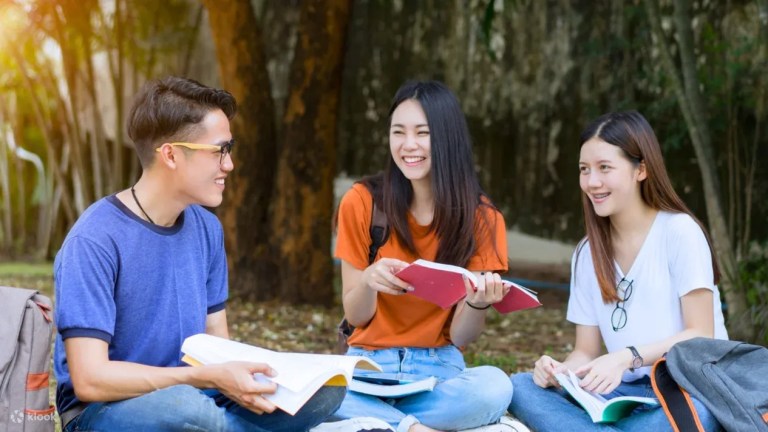 Tokyo City Walking Tour: Explore Waseda University Campus