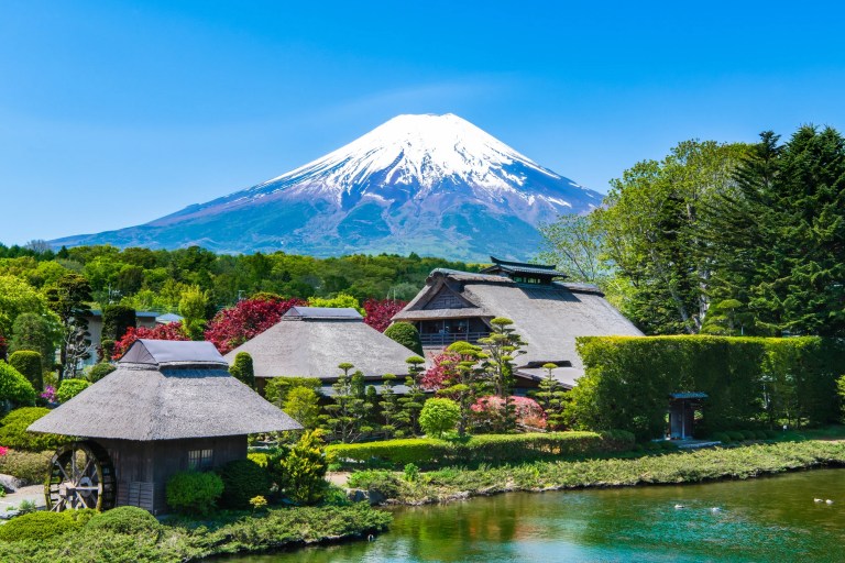 Discover Mt. Fuji: Scenic Day Tour with Arakurayama Sengen Park, Oshino Hakkai, and Saiko Village (From Tokyo)
