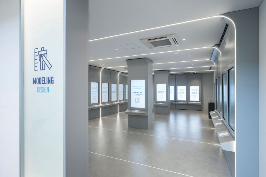 GUNDAM MUSEUM INSIDE