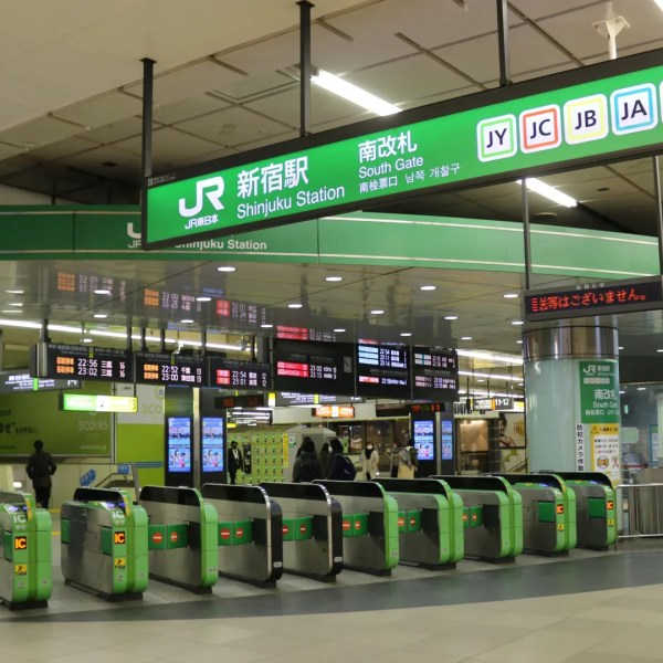 shinjuku station jr east train railway